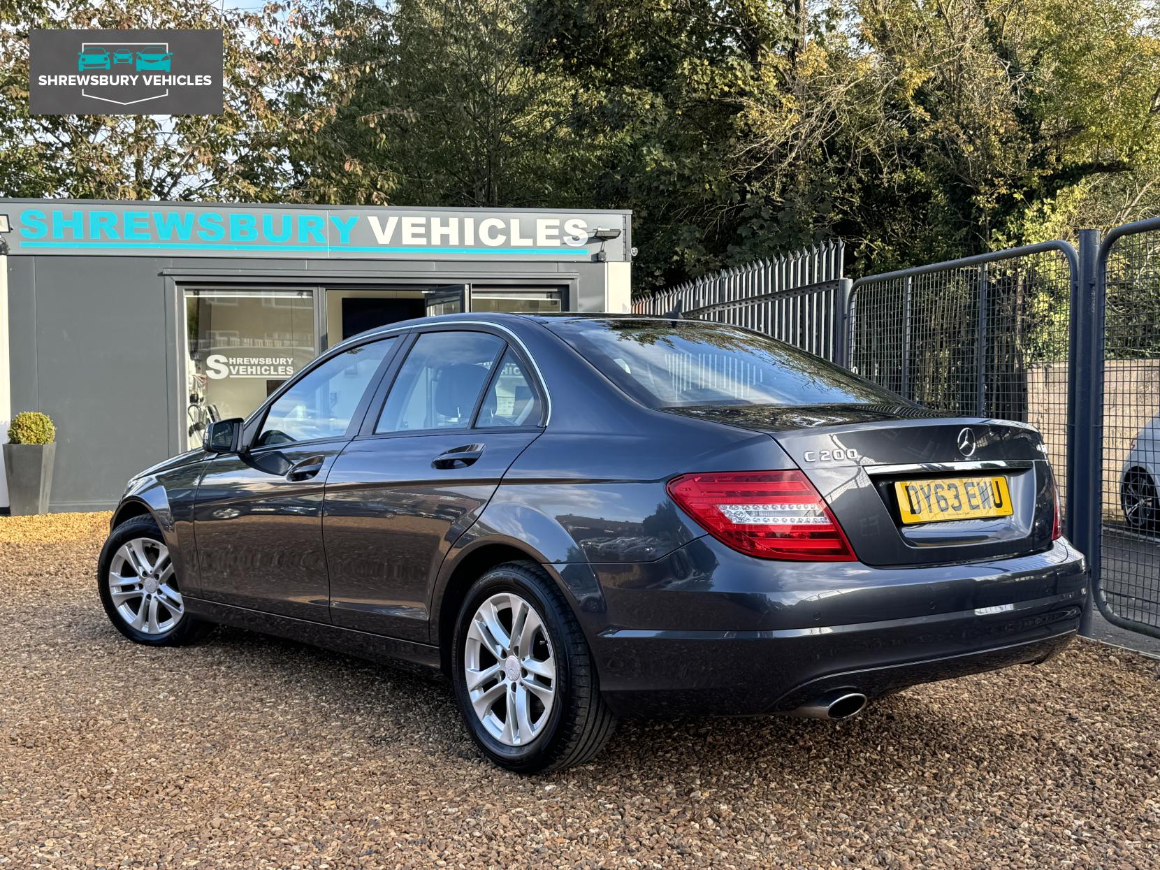 Mercedes-Benz C Class 2.1 C200 CDI Executive SE Saloon 4dr Diesel G-Tronic+ Euro 5 (s/s) (136 ps)