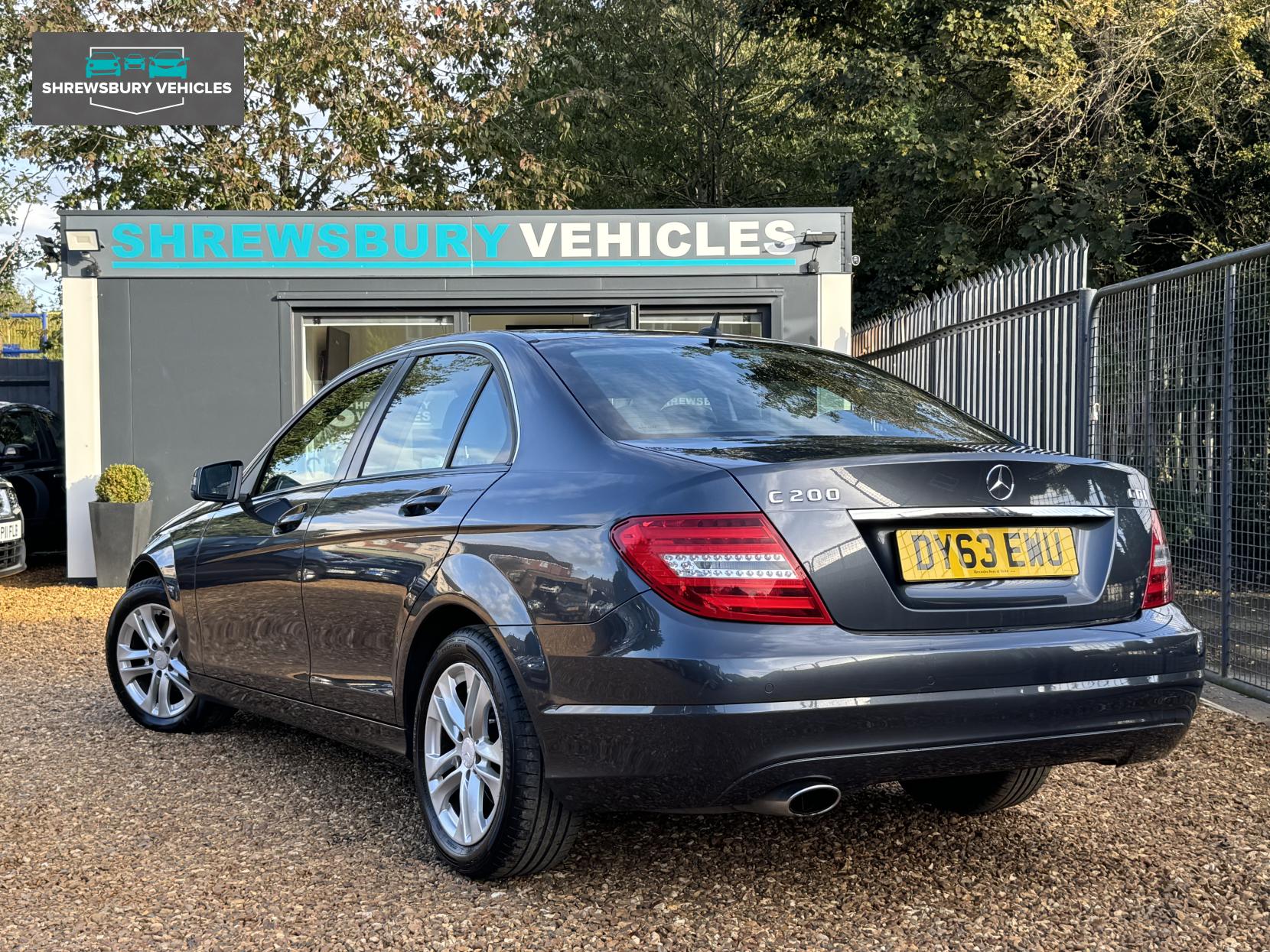 Mercedes-Benz C Class 2.1 C200 CDI Executive SE Saloon 4dr Diesel G-Tronic+ Euro 5 (s/s) (136 ps)