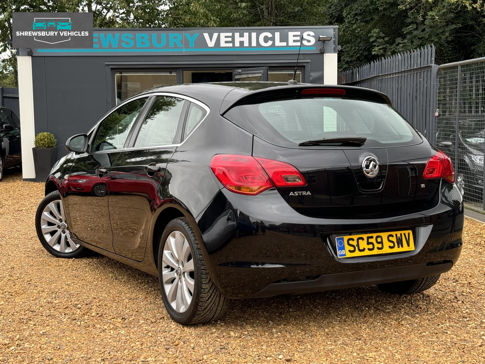 Vauxhall Astra 1.6 16v Elite Hatchback 5dr Petrol Manual Euro 5 (115 ps)